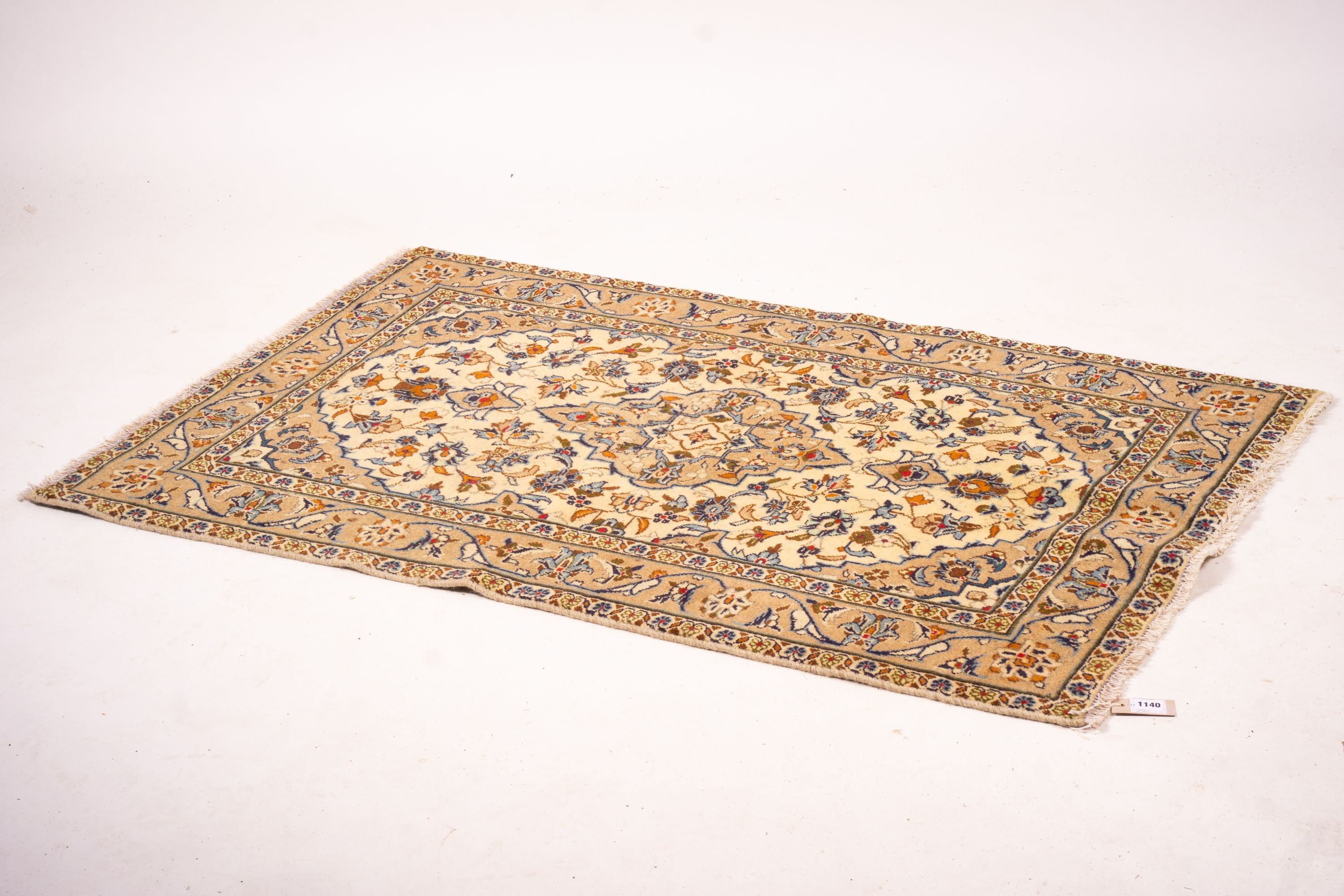 A Kashan rug, 150 x 98cm
